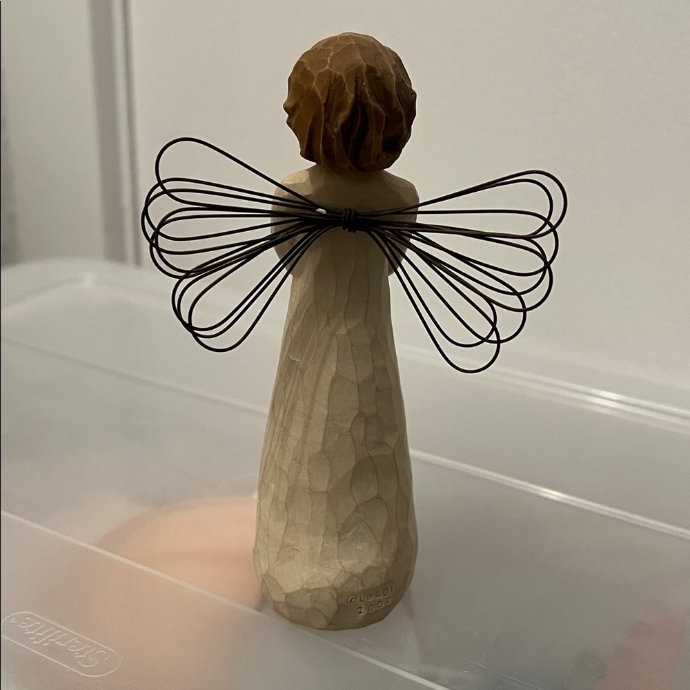 Willow Tree Angel Figurine - Cream & Tan - Picture 3 of 5